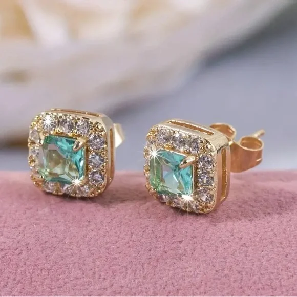 S925 Sterling Silver green square CZ  stud earrings. New. - Picture 2 of 10